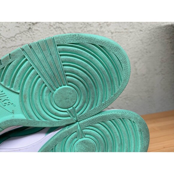 Nike Dunk Low Green Glow Women’s Size 10 DD1503-105 10W‎ / Men’s 8.5 main image 9